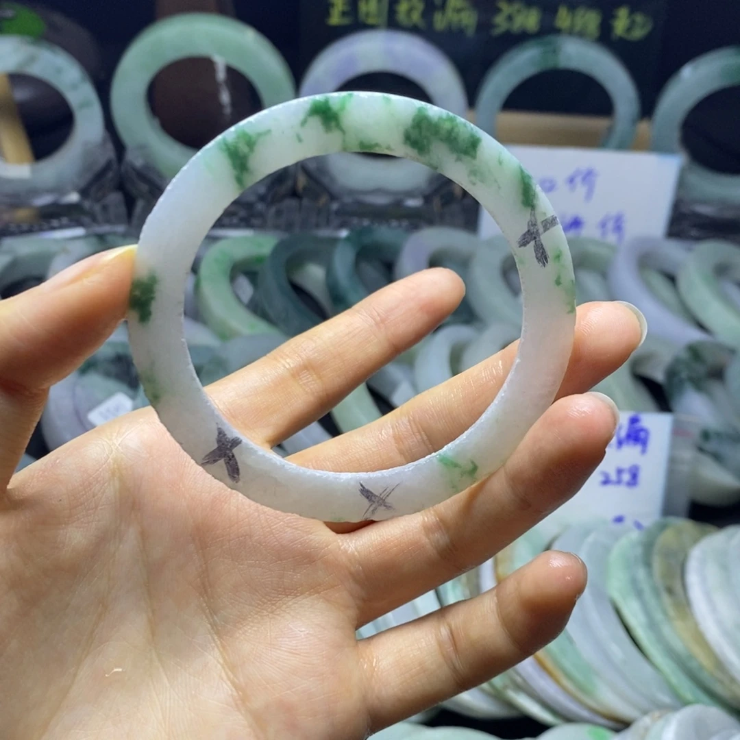 定制翡翠未镶嵌手镯
