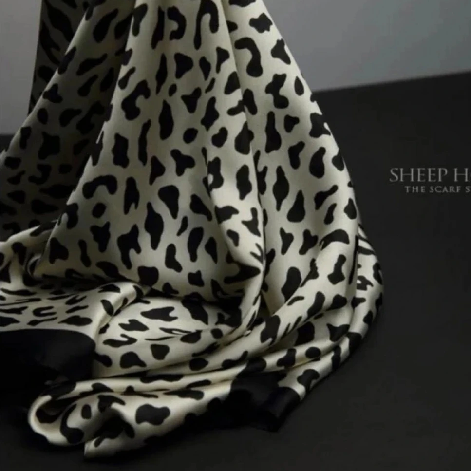 68银色豹纹新款小方巾小丝巾百搭时尚