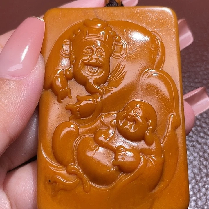 大***董颈饰未镶嵌和田玉