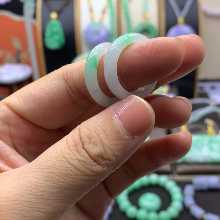小***精翡翠未镶嵌吊坠(不含链)翡翠戒指