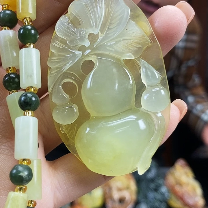 蛇纹石玉未镶嵌吊坠