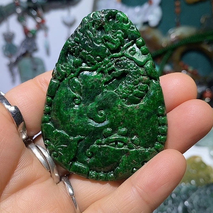 翡翠未镶嵌吊坠(赠链)