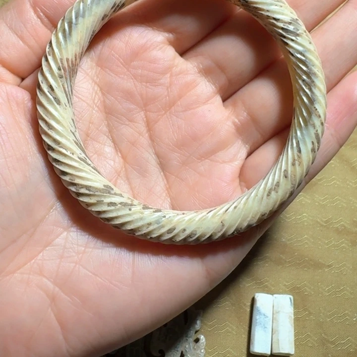 d***9和田玉（糖玉）未镶嵌挂件