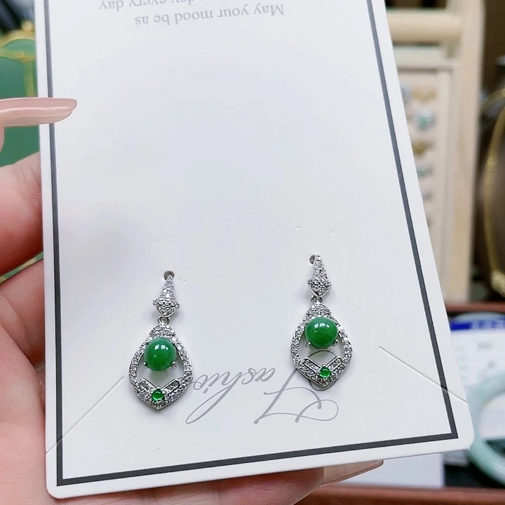 翡翠手镯未镶嵌天然翡翠