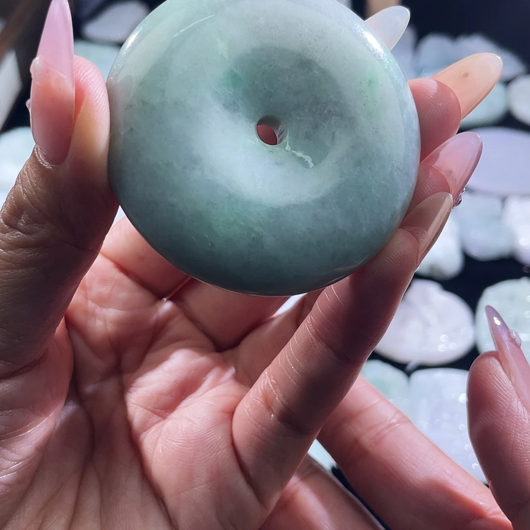 翡翠未镶嵌颈饰平安扣