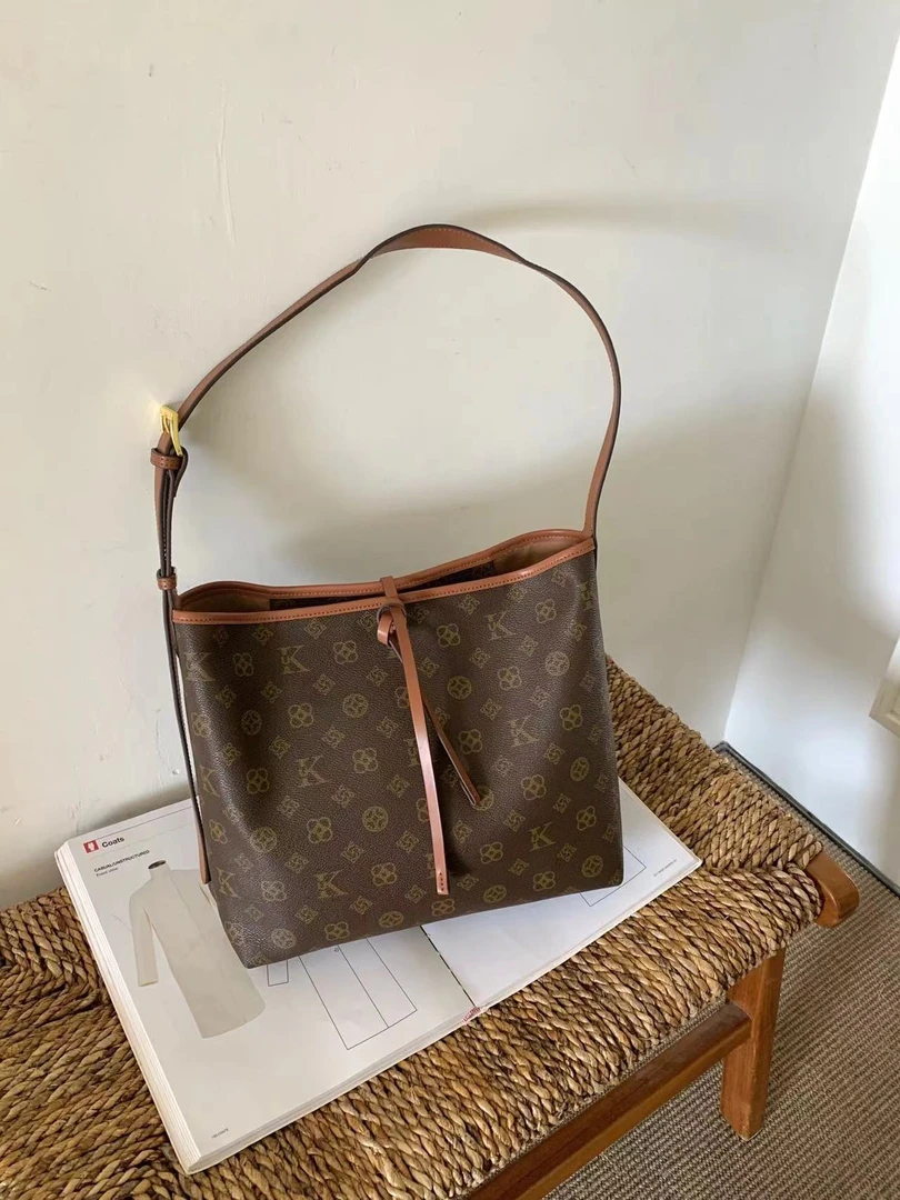 UK定制百搭单肩斜挎经典复古老花大包#96883