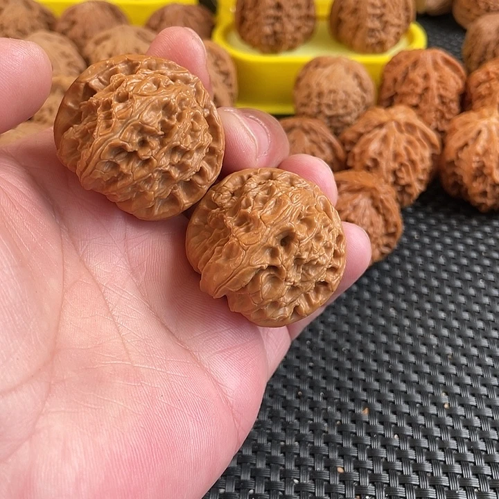 文玩核桃把件白狮子39尺