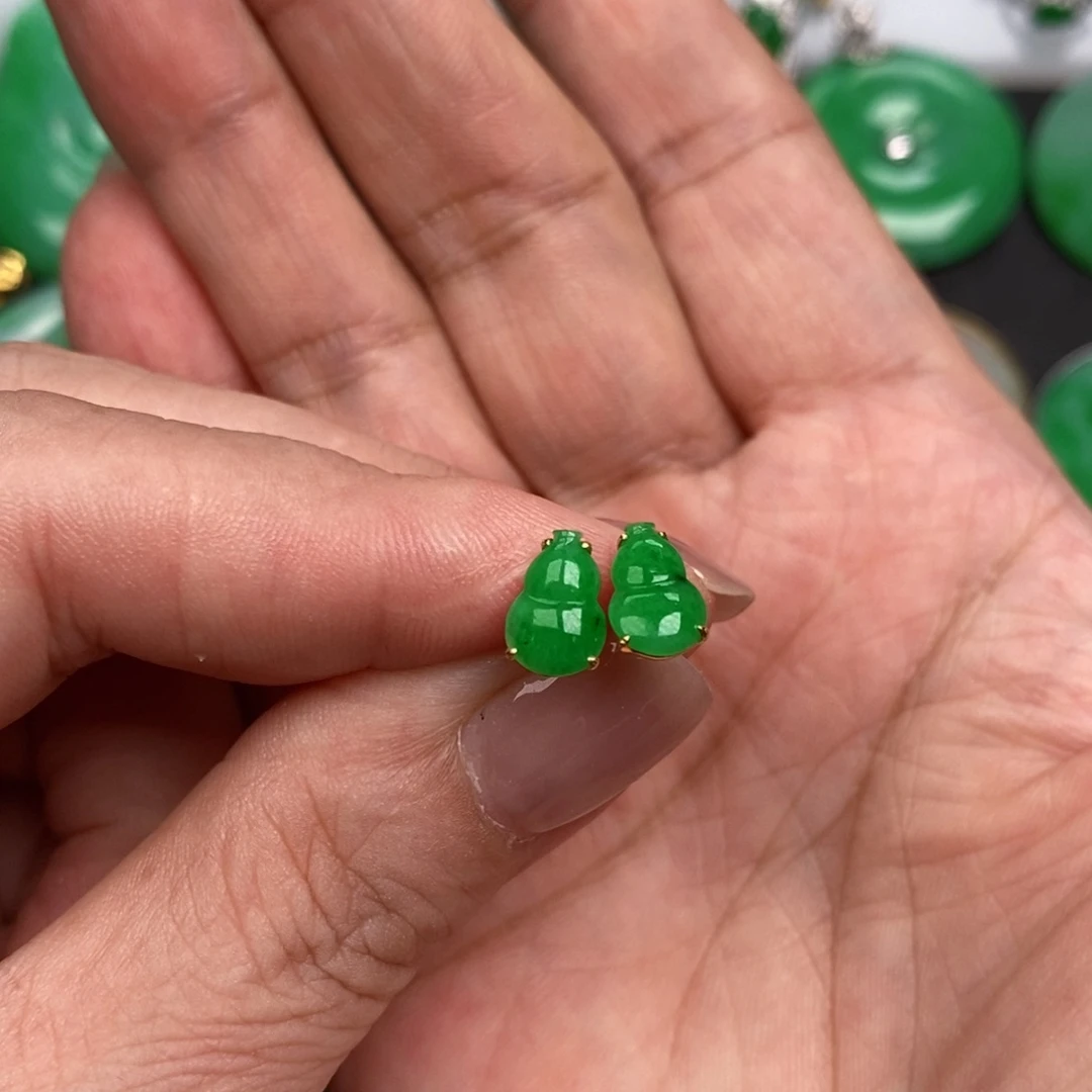 杨***丽翡翠18K金镶嵌耳饰翡翠