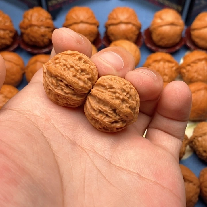 文玩核桃把件八棱