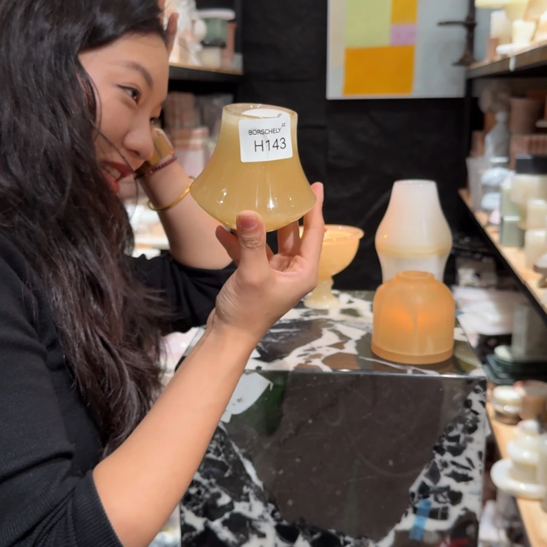 H143。         花。