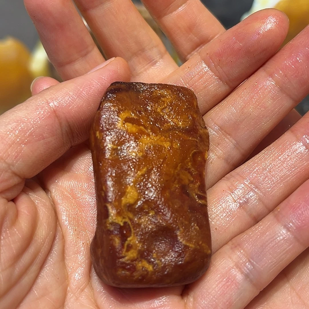 琥珀未镶嵌颈饰原石吊坠