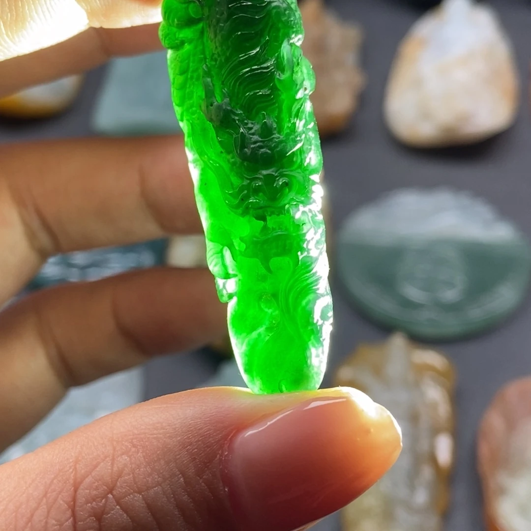 定制翡翠未镶嵌T龙柱