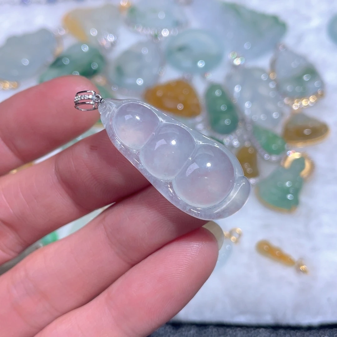 翡翠18K金镶嵌颈饰翡翠