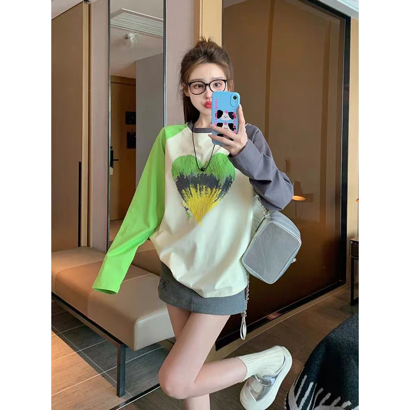 绿色拼接爱心长袖t恤女2025新款秋季欧货大版洋气撞色内搭上衣