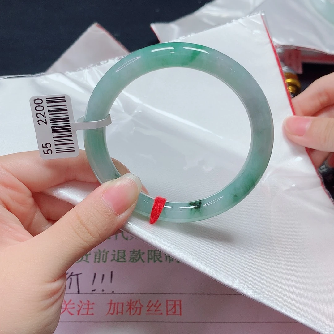 翡翠手镯未镶嵌翡翠手镯