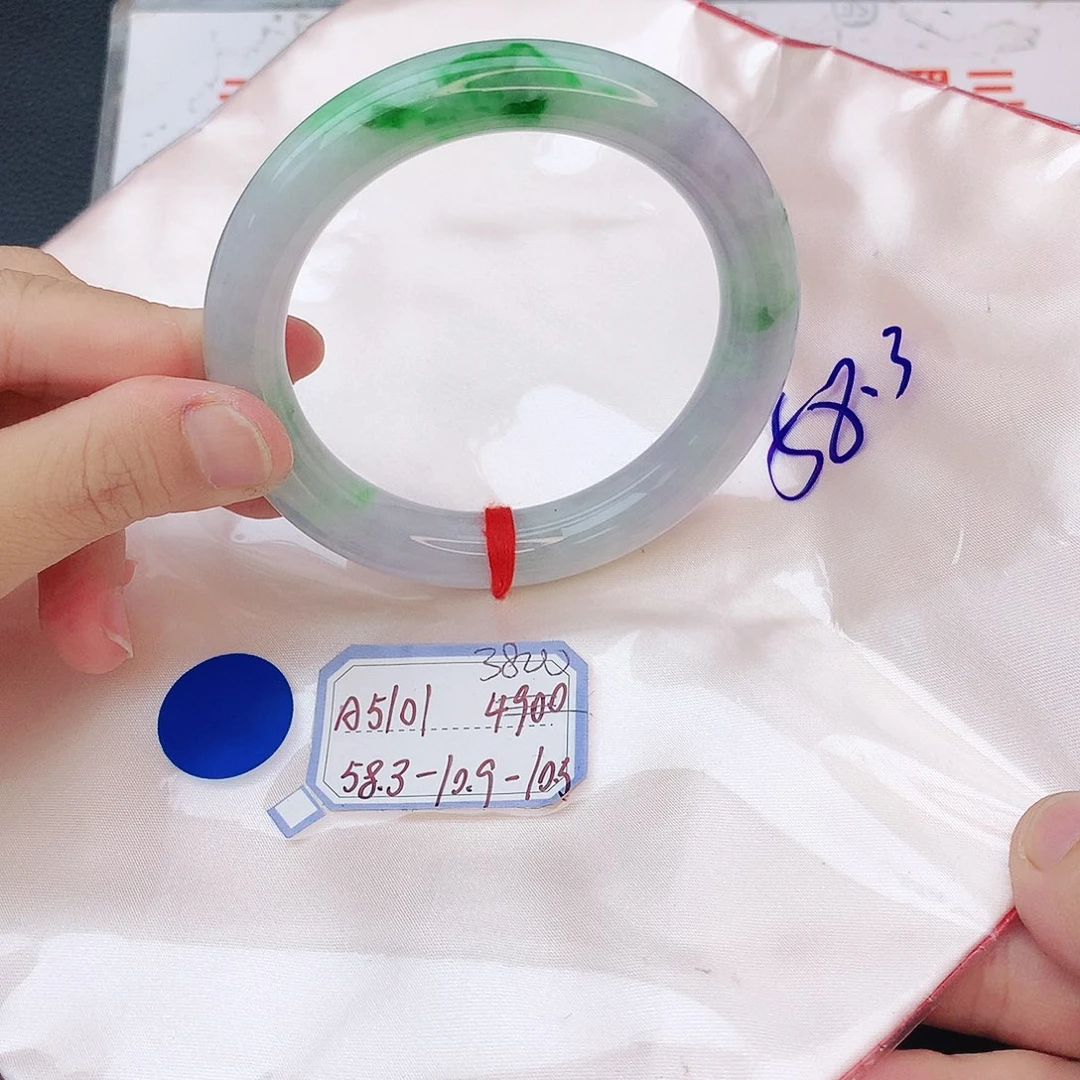 翡翠手镯未镶嵌翡翠