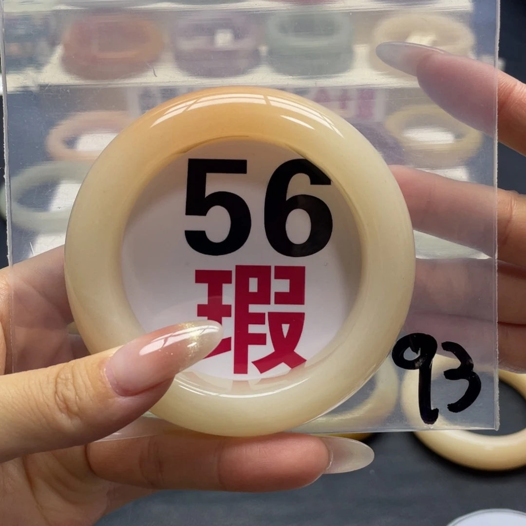 未镶嵌手镯石英岩玉