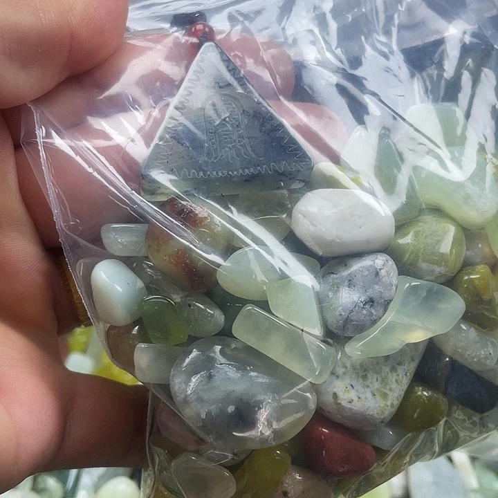 蛇纹石玉未镶嵌珠宝奇石