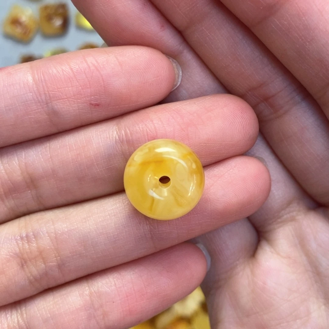 蜜蜡颈饰未镶嵌平安扣