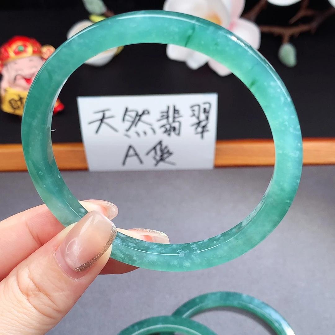 翡翠手镯（圆镯）未镶嵌甜*侠