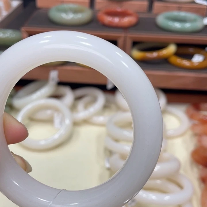 石英质玉手镯未镶嵌用**事