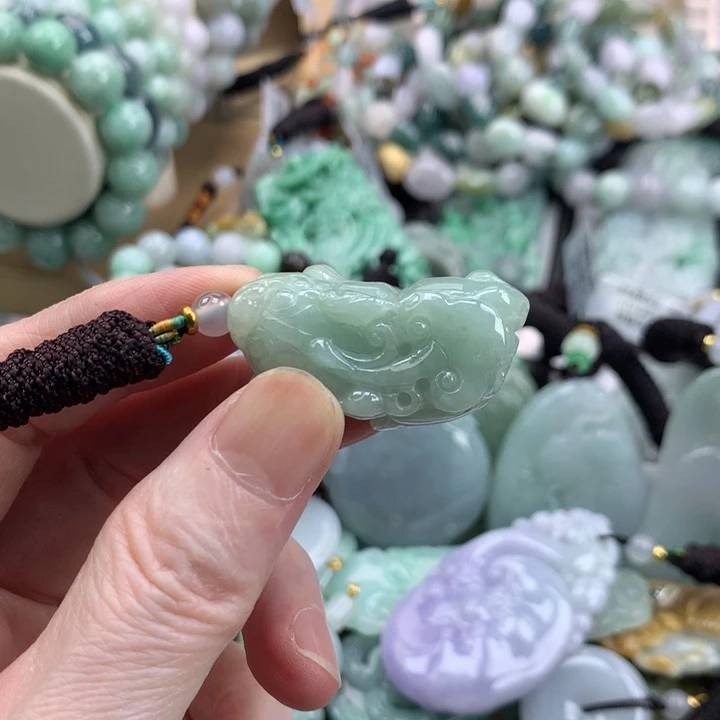 翡翠未镶嵌颈饰吊坠