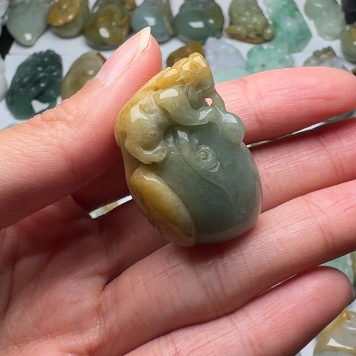 翡翠未镶嵌颈饰吊坠