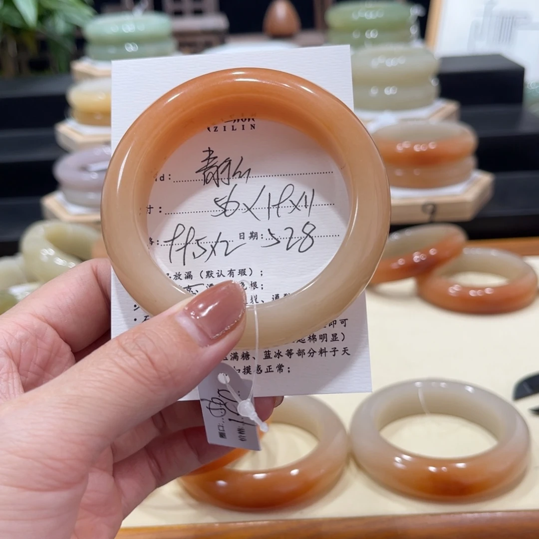 石英质玉手镯未镶嵌静*?