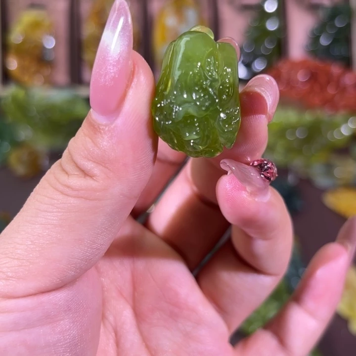 未镶嵌蛇纹石玉颈饰