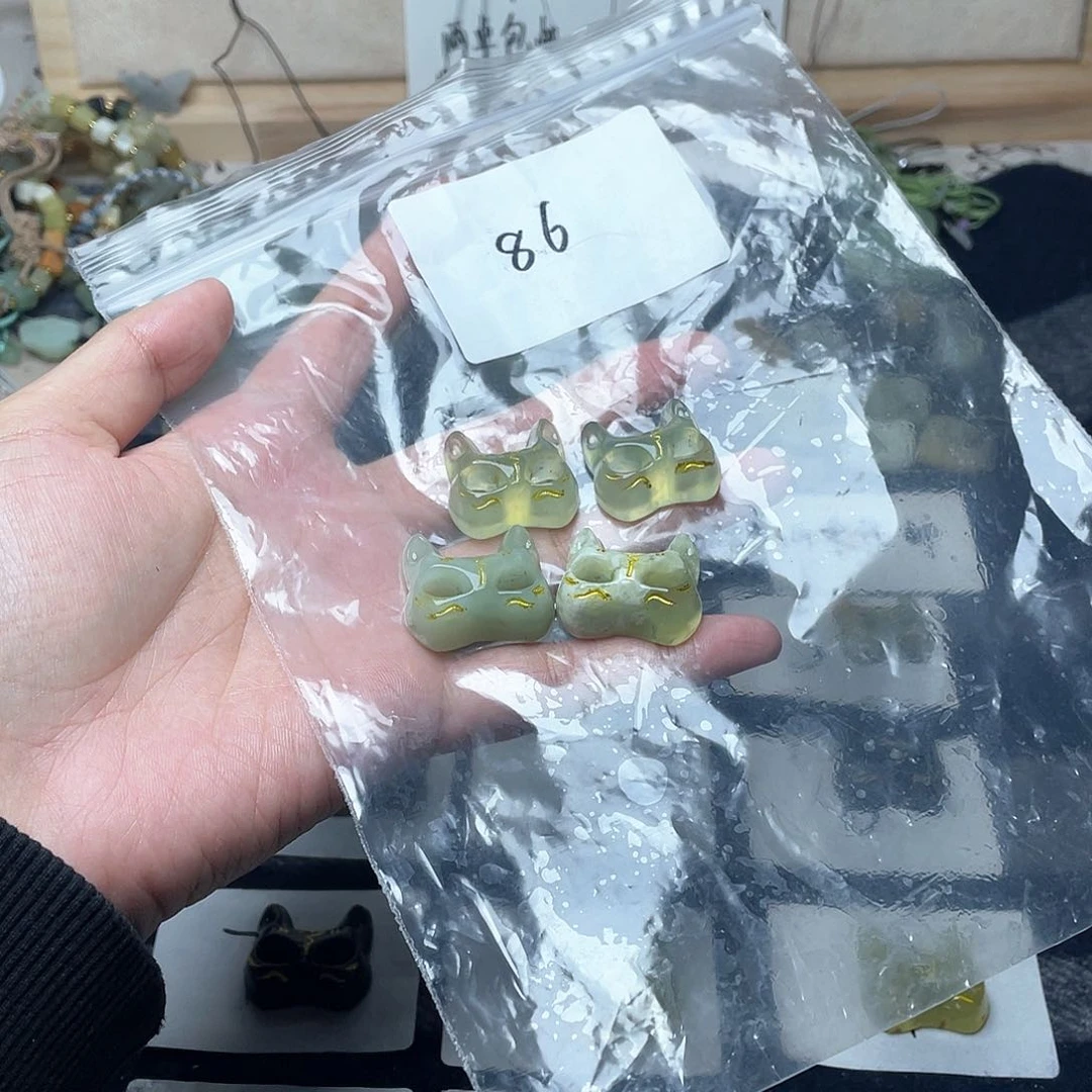 蛇纹石玉颈饰未镶嵌无****。