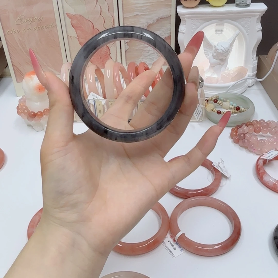 虎***唧石英质玉未镶嵌手镯