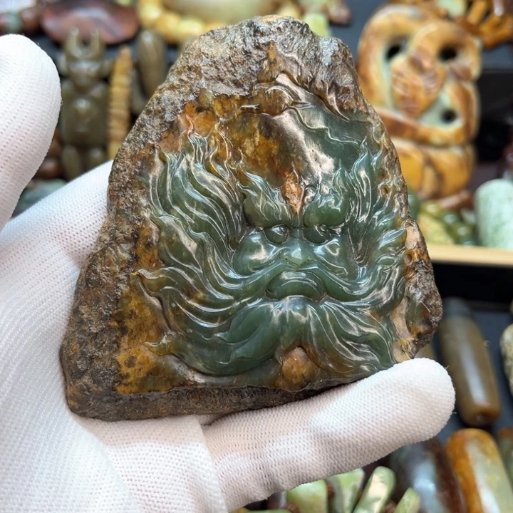 未镶嵌岫岩河磨玉（透闪石质玉）挂件