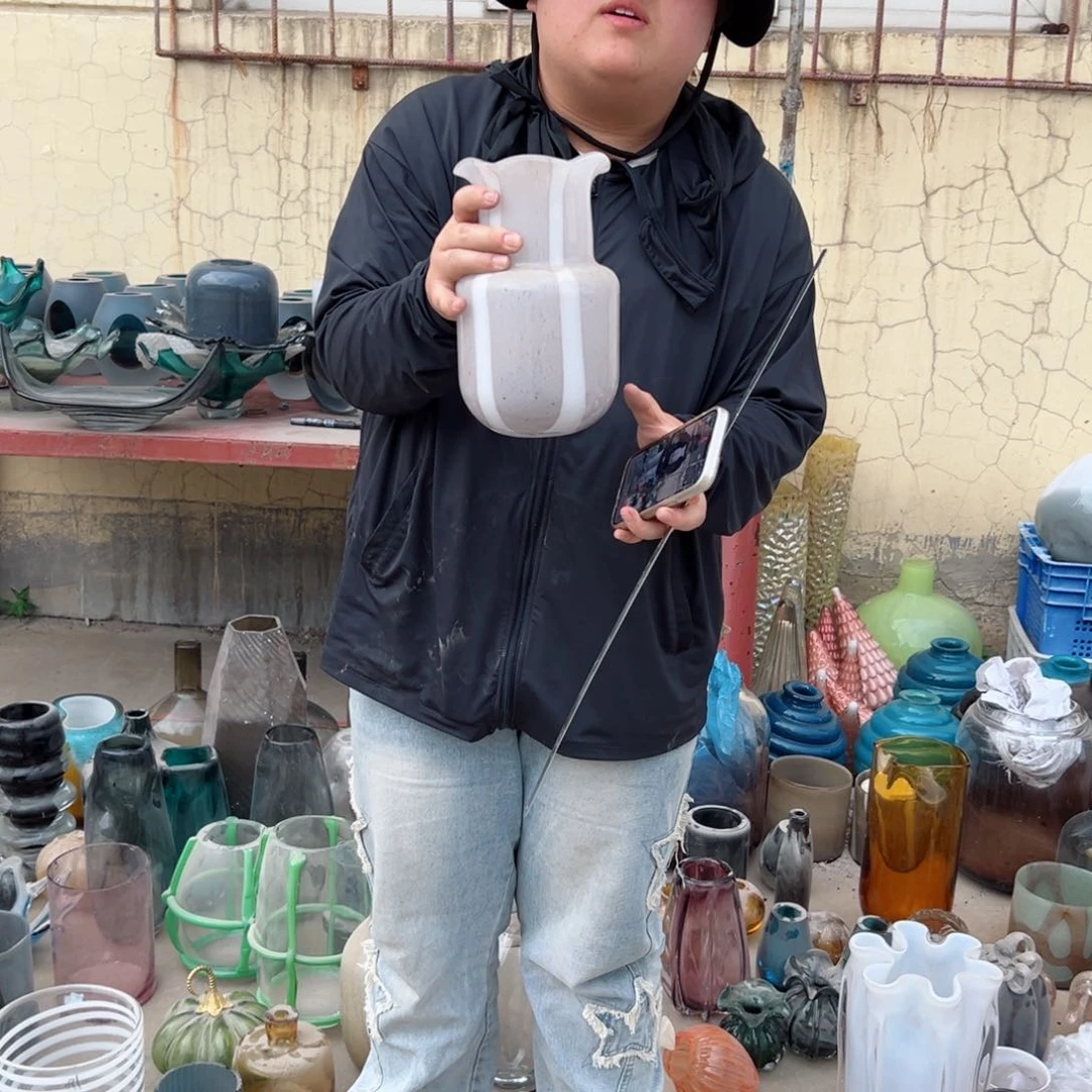 粉白高23琉璃花器摆件磕伤