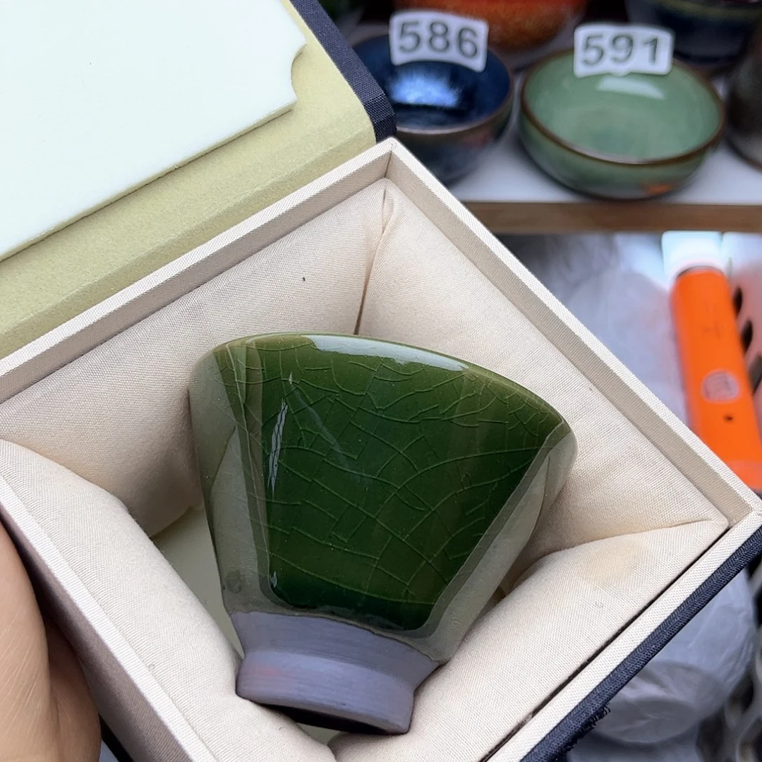 茶盏您好他超级显腿长