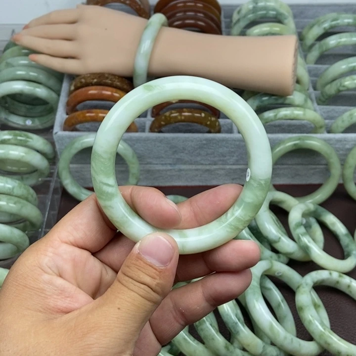 蛇纹石玉手镯未镶嵌一****e