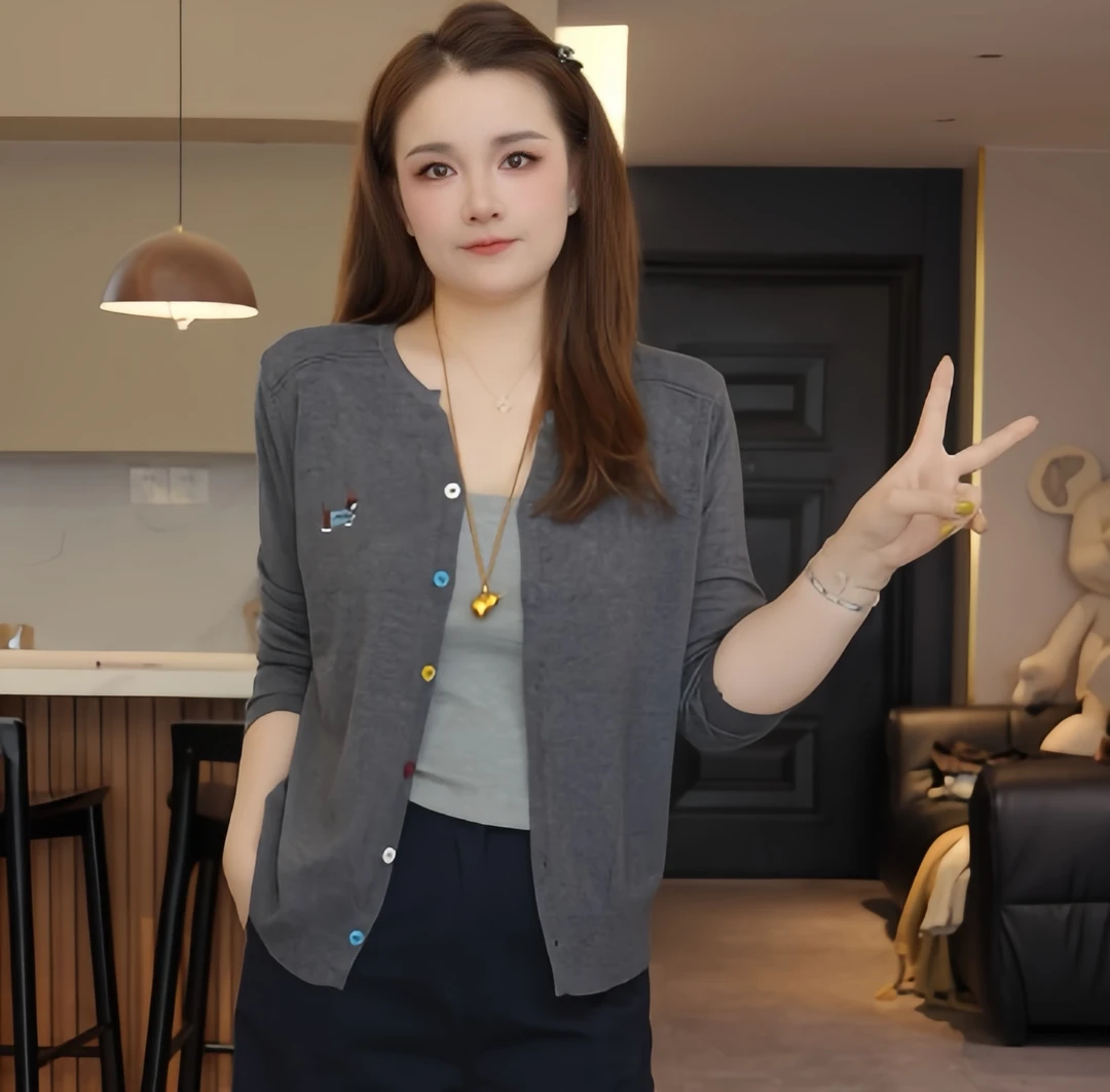 【欧加粒粒】彩扣腊肠针织开衫薄款V领显瘦软糯百搭 MZ8112