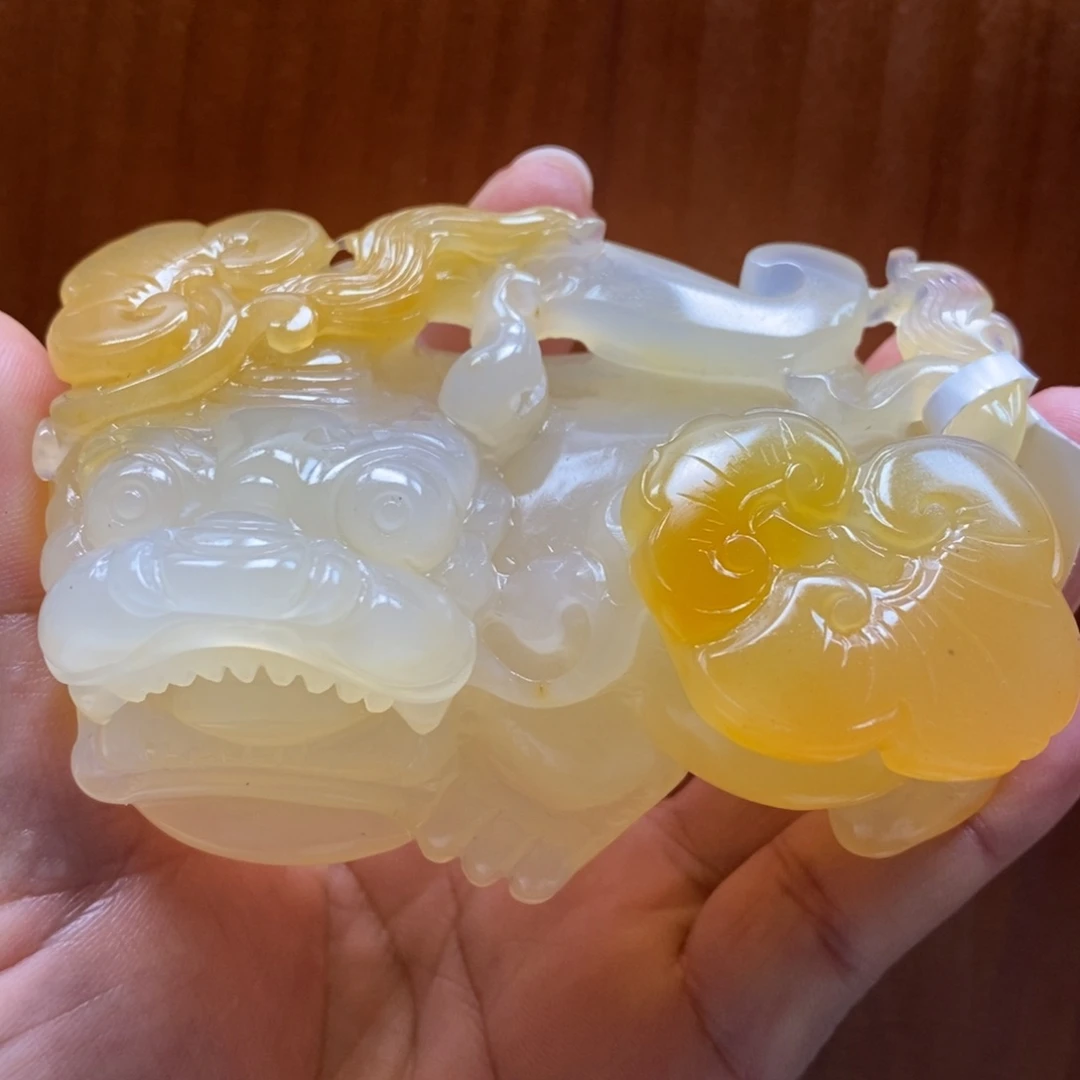 用***4石英质玉（黄龙玉）未镶嵌颈饰