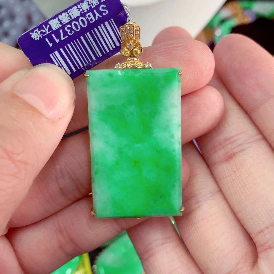 颈饰18K金镶嵌翡翠