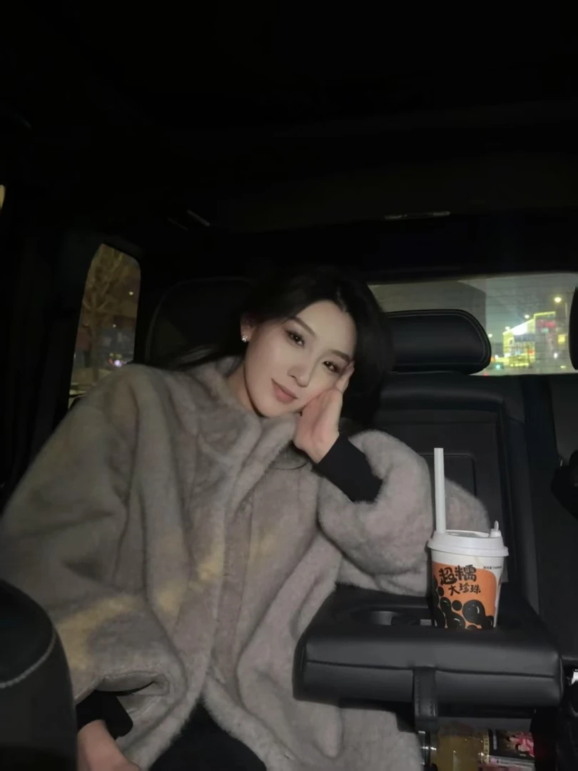 【中古千金】冬日浪漫氛围大卷袖立领简约百搭双色保暖毛毛外套