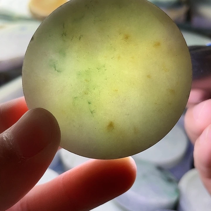 翡翠挂件未镶嵌毛料85