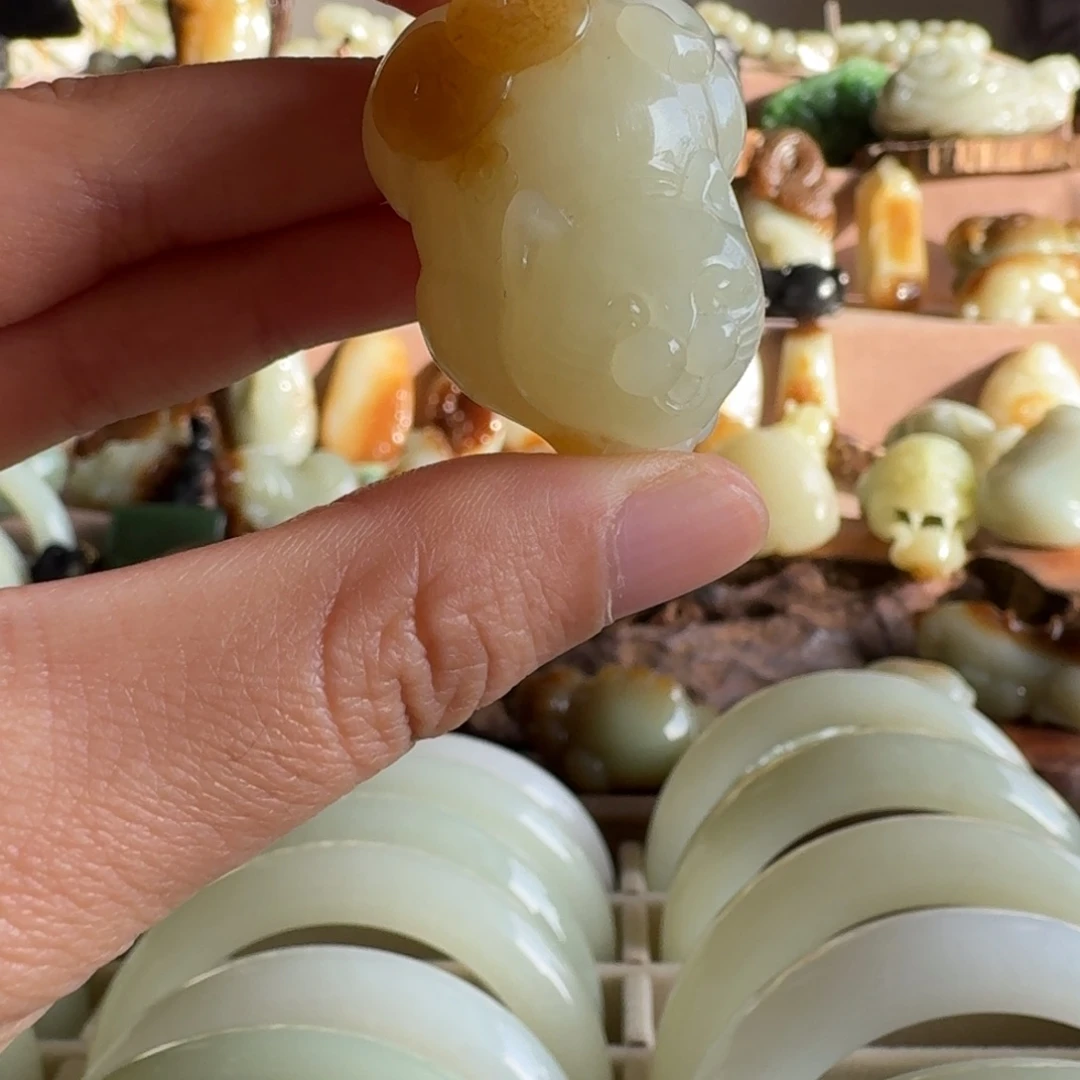 和田玉（糖玉）未镶嵌颈饰