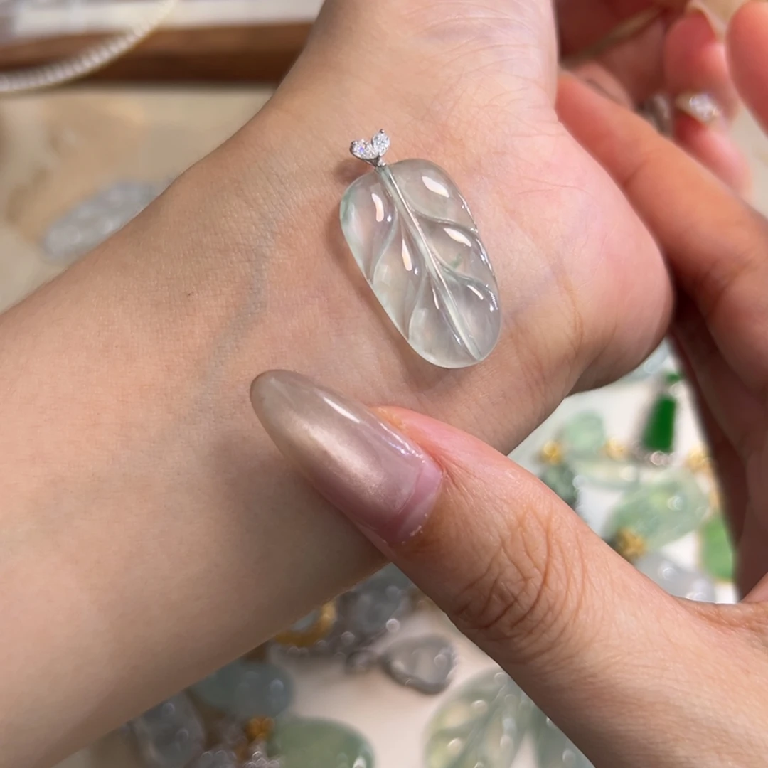 颈饰未镶嵌翡翠叶子