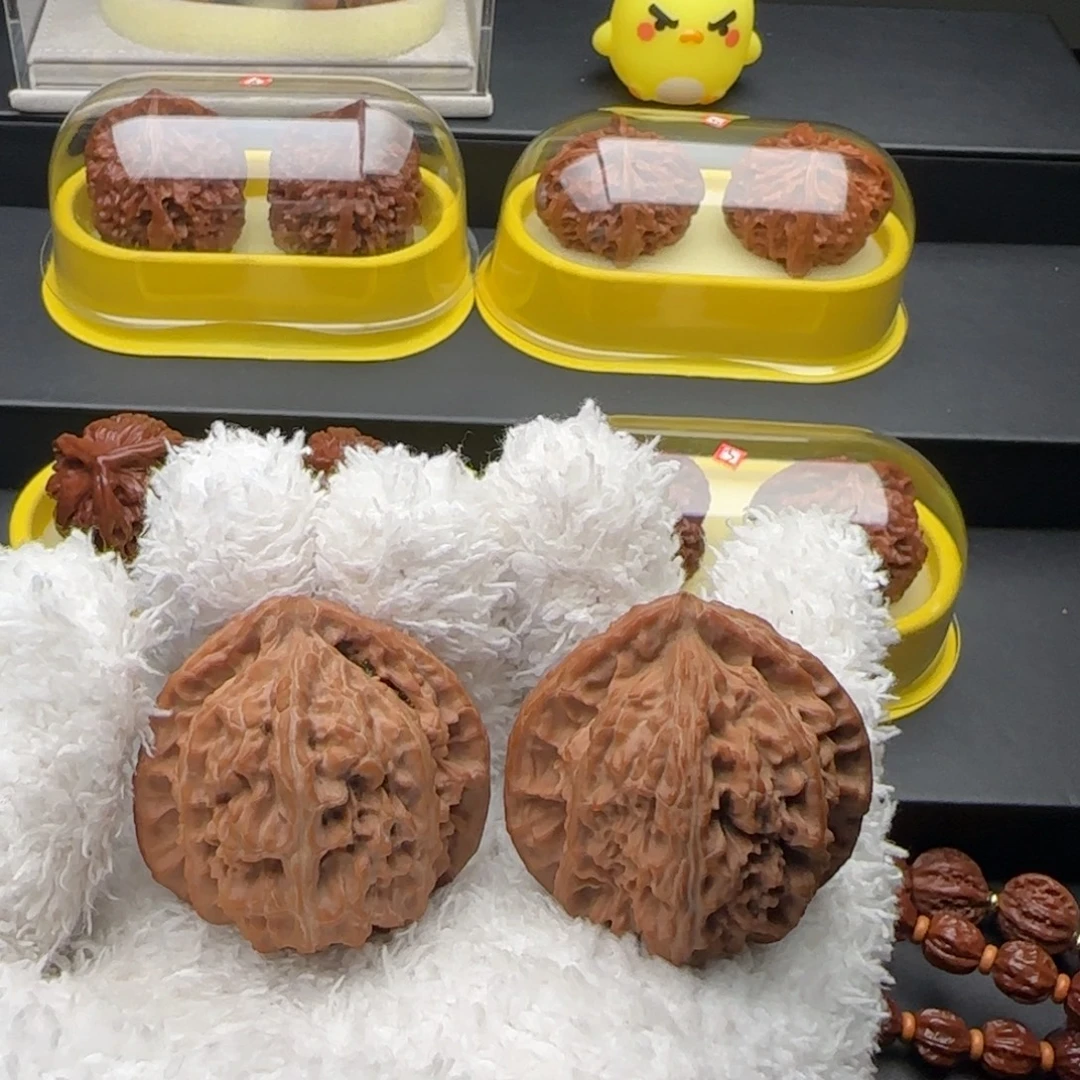 文玩核桃把件三角白全品42