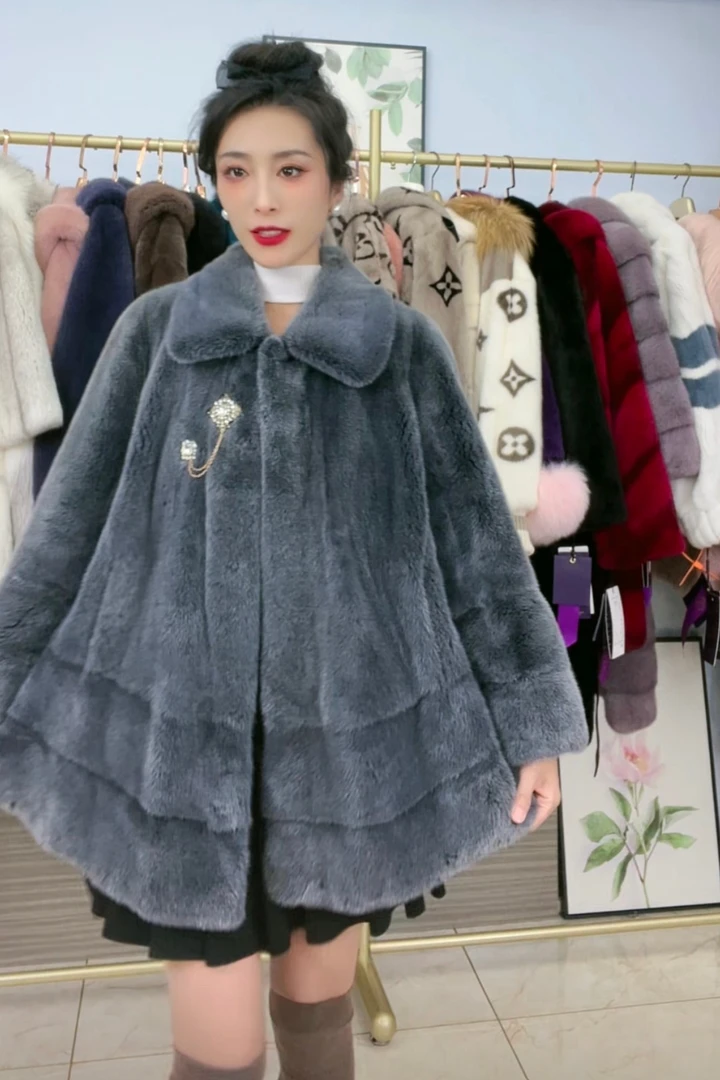 灰蓝色翻领进口天鹅绒貂皮大衣大裙摆款式