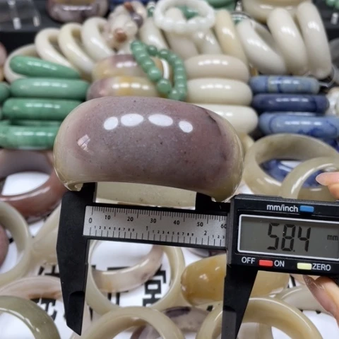 石英质玉手镯未镶嵌