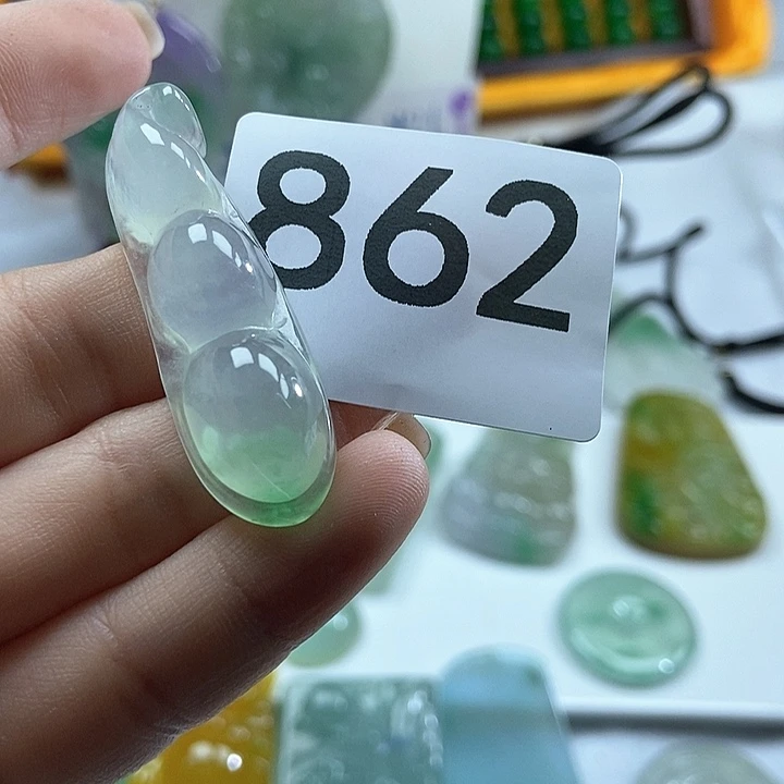 翡翠未镶嵌吊坠(赠链)