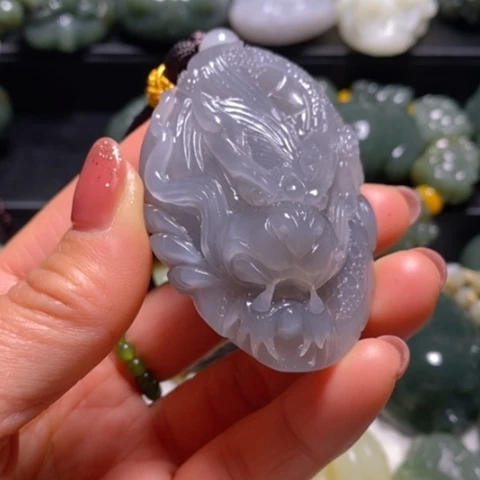 颈饰未镶嵌和田玉（糖玉）