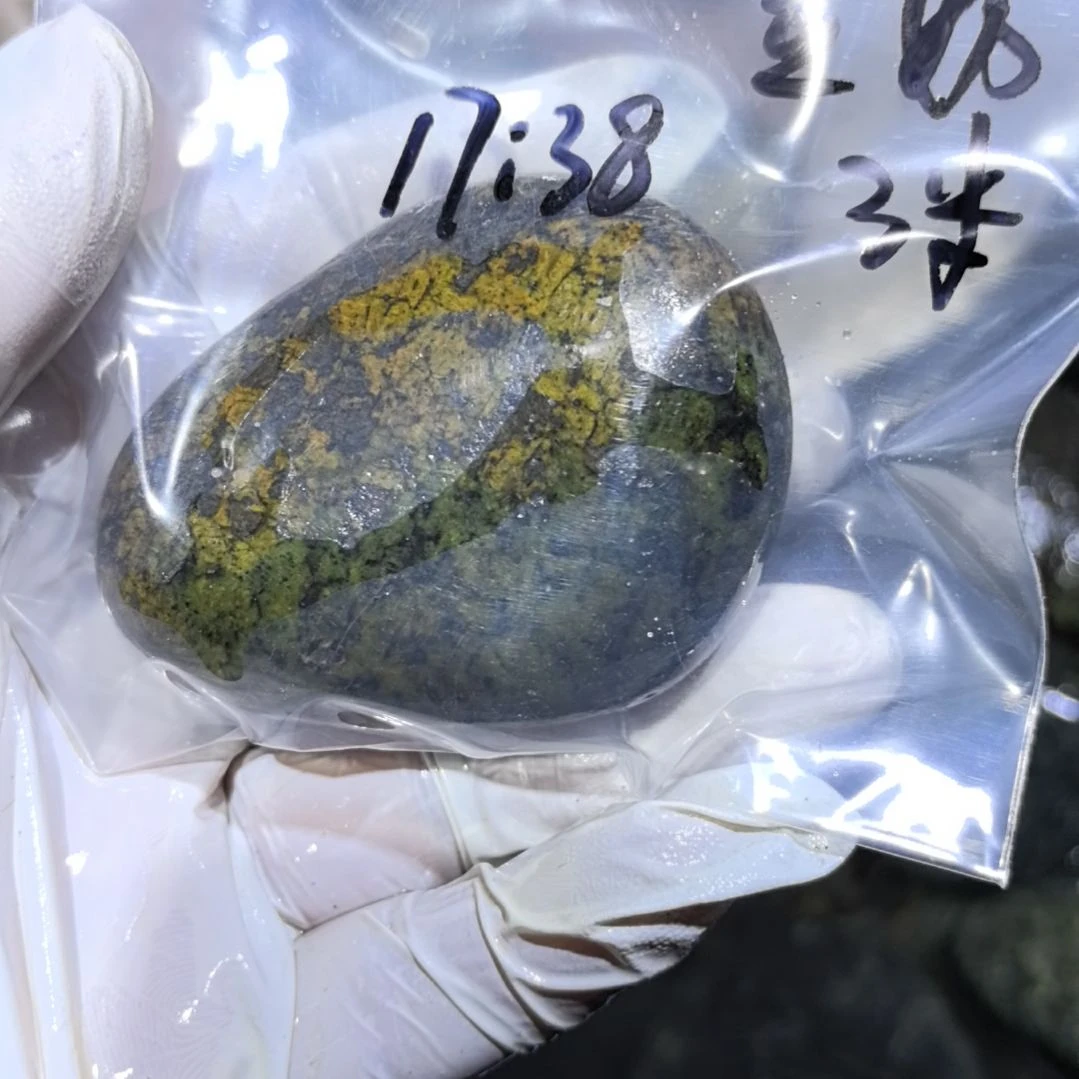 豆***奶藏玉药王石原石一个摆件一个原石
