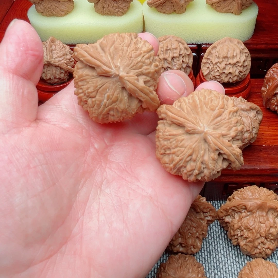 文玩核桃吊坠白狮子45尺