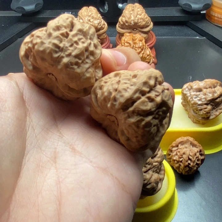 38尺蛤蟆头文玩核桃